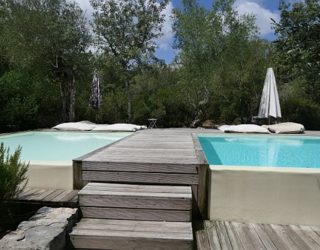 Zwembad van het hotel