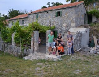 Velebit gebergte met kinderen
