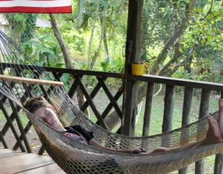 kinderen in Costa Rica, in de hangmat