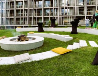 Hoteltuin met kampvuur