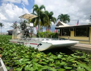 Zoeven met propellerboot in Everglades