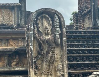 Beeld bij ruïnes Polonnaruwa