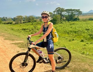 Kiddo medewerker op fiets in Weerawila