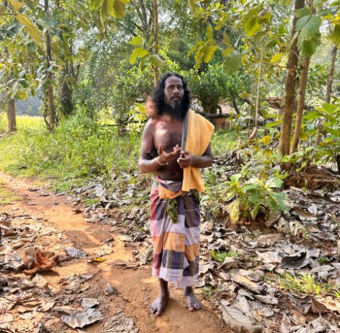 Ga op sta met de lokale Veddha bevolking