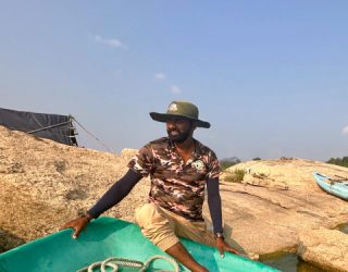 Gids wildlife spotten op meer Gal Oya