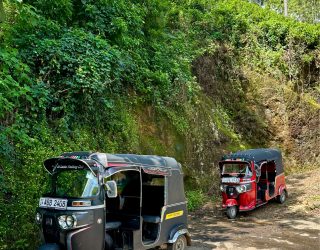 2 tuk tuks in Sri Lanka