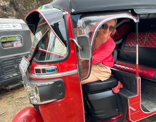In de tuk tuk Sri Lanka